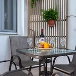 Spacious & Luxe 3br Downtown 1min To * Kos Town