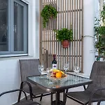 Spacious & Luxe 3br Downtown 1min To Apartment Kos Town