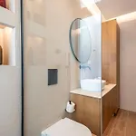 Spacious & Luxe 3br Downtown 1min To * Kos Town