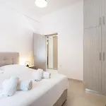 Spacious & Luxe 3br Downtown 1min To Kos Town
