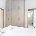 Spacious & Luxe 3br Downtown 1min To Apartment Kos Town