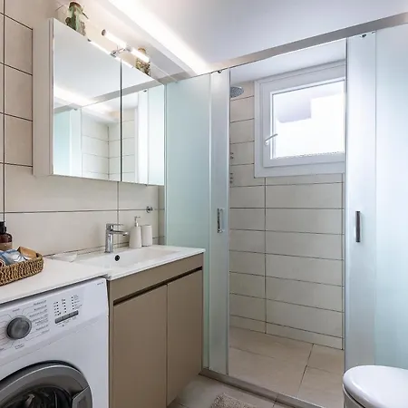 Spacious & Luxe 3br Downtown 1min To Apartament Kos