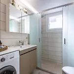 Spacious & Luxe 3br Downtown 1min To Apartment Kos Town