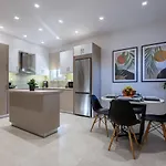 Spacious & Luxe 3br Downtown 1min To Kos Town
