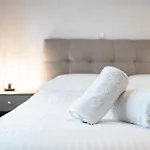 Spacious & Luxe 3br Downtown 1min To Kos Town