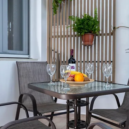 Spacious & Luxe 3br Downtown 1min To * Kos Town