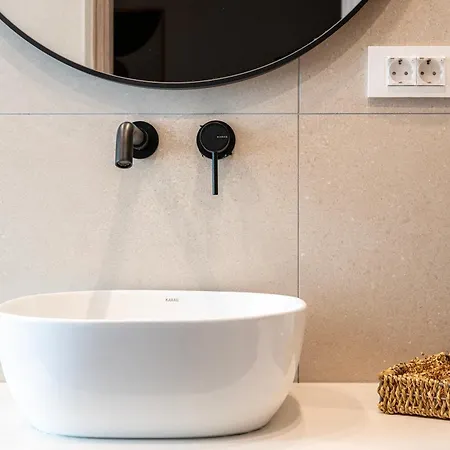 Spacious & Luxe 3br Downtown 1min To