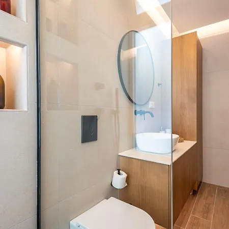 Spacious & Luxe 3br Downtown 1min To * Kos Town